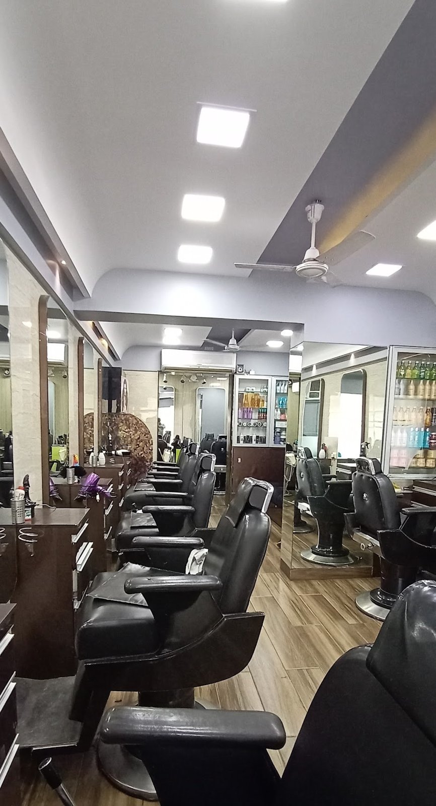 Ellis Salon