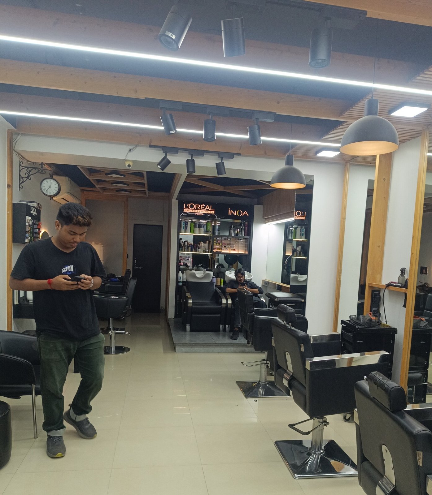 ABOUT Hair Make Up Skin Unisex Salon