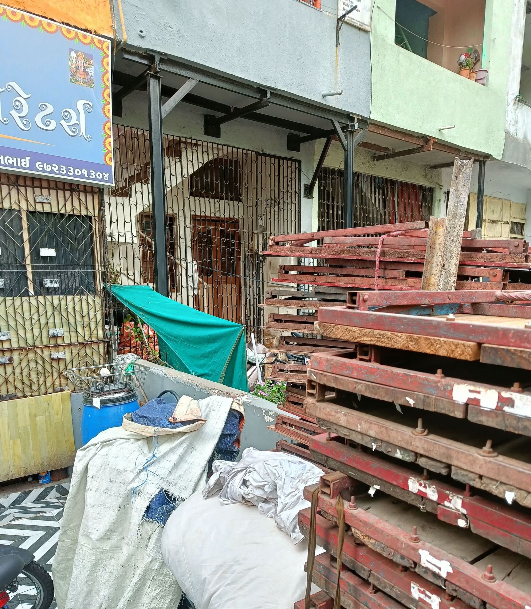 A One Decorators