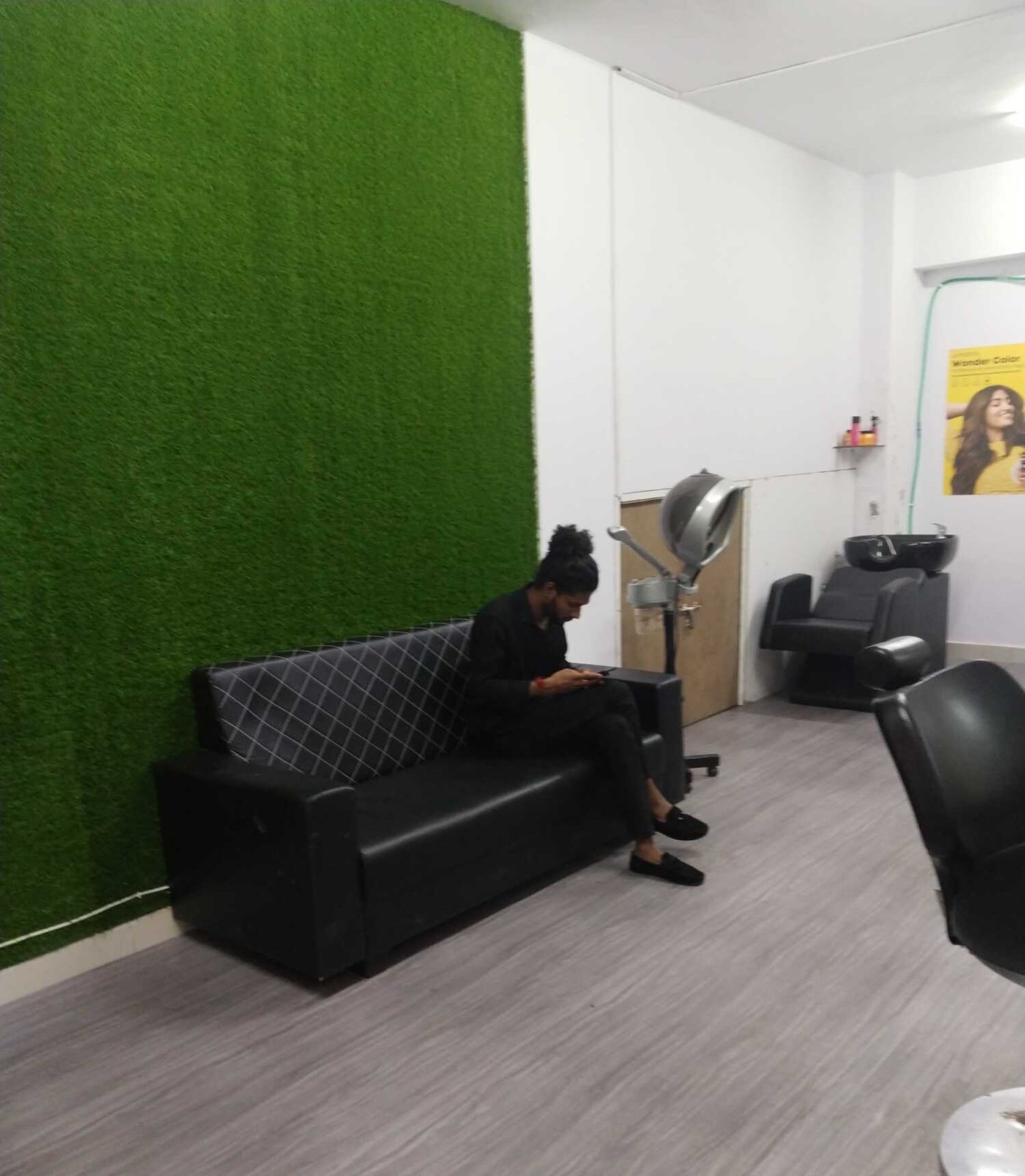 Blue & Berry Unisex Salon