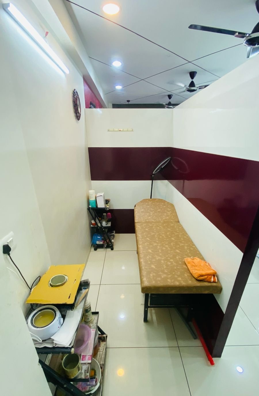 Riya Makeover Academy