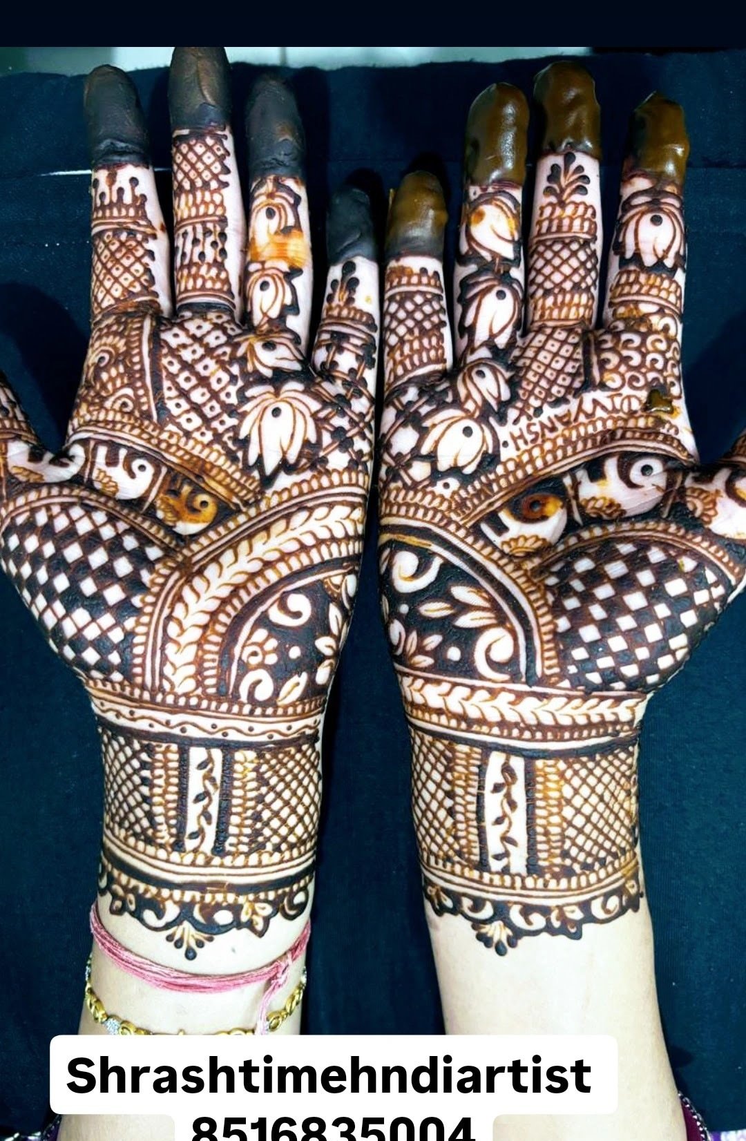 Shrashti Mehndi Artist