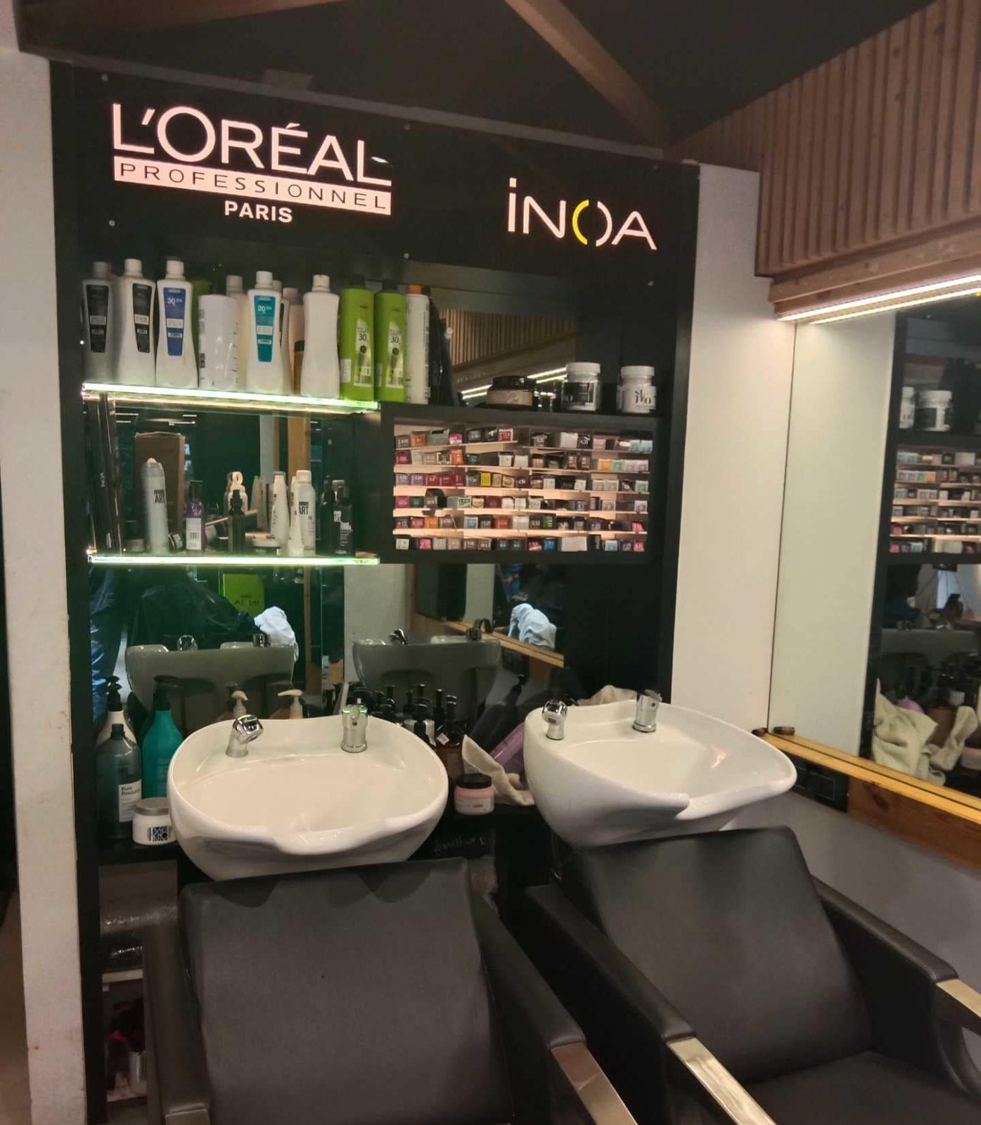 ABOUT Hair Make Up Skin Unisex Salon