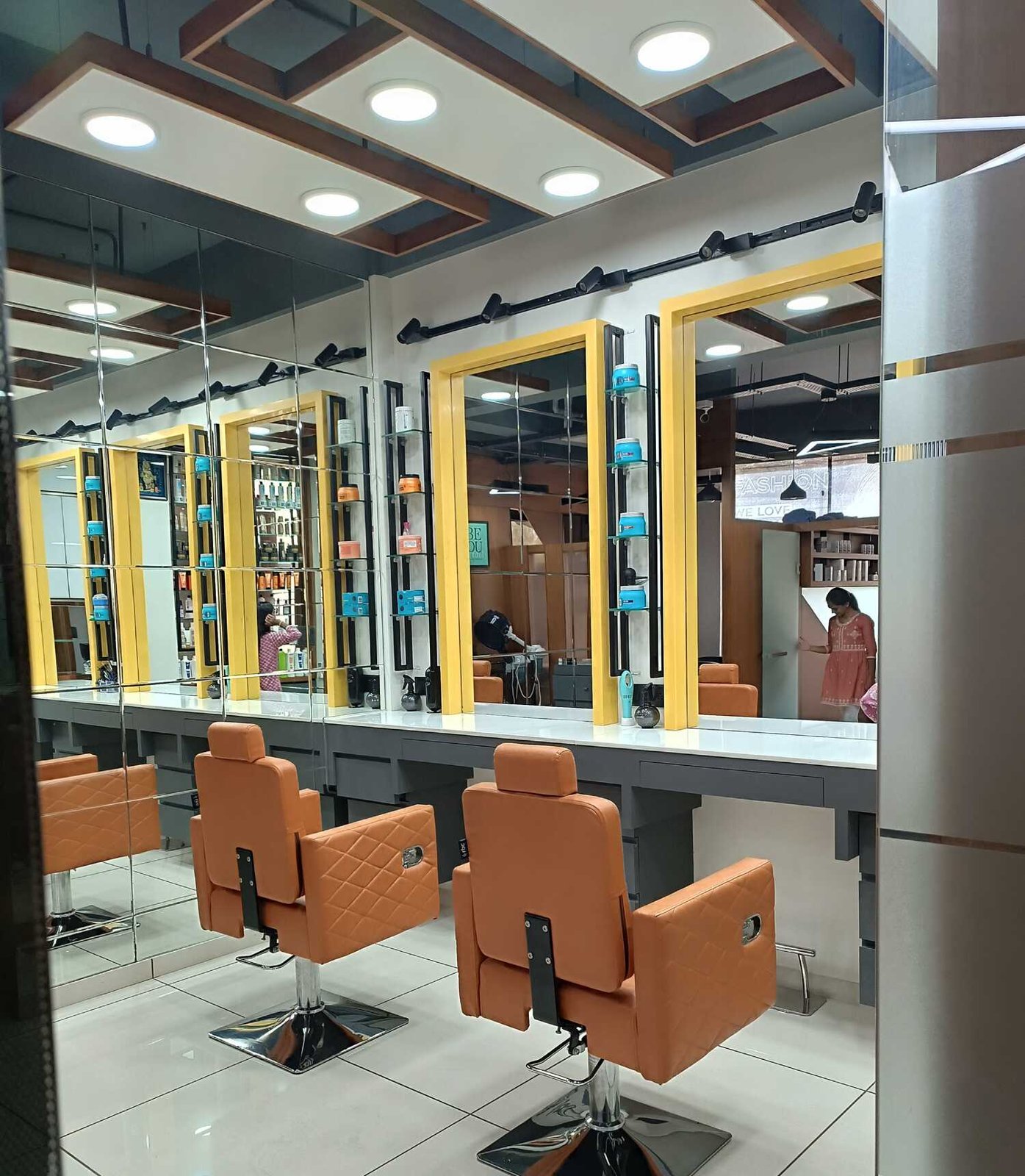 Naivya Beauty and Bridal Studio (Only Female)