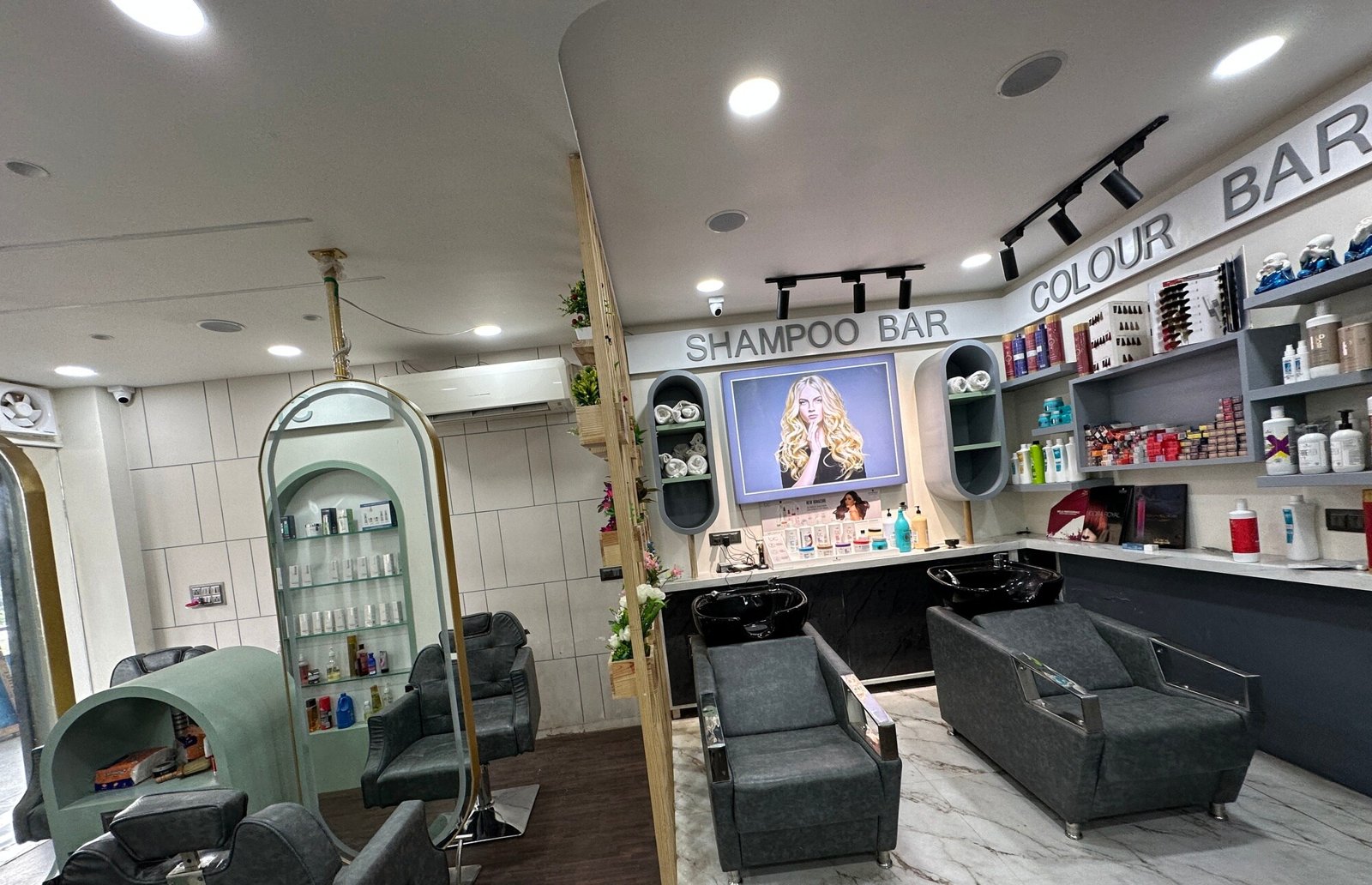 Skylo Unisex Salon