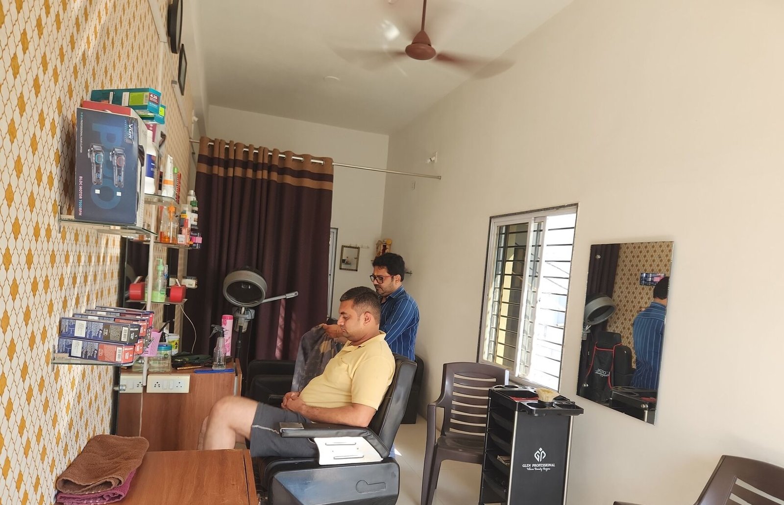 Paras Family Salon