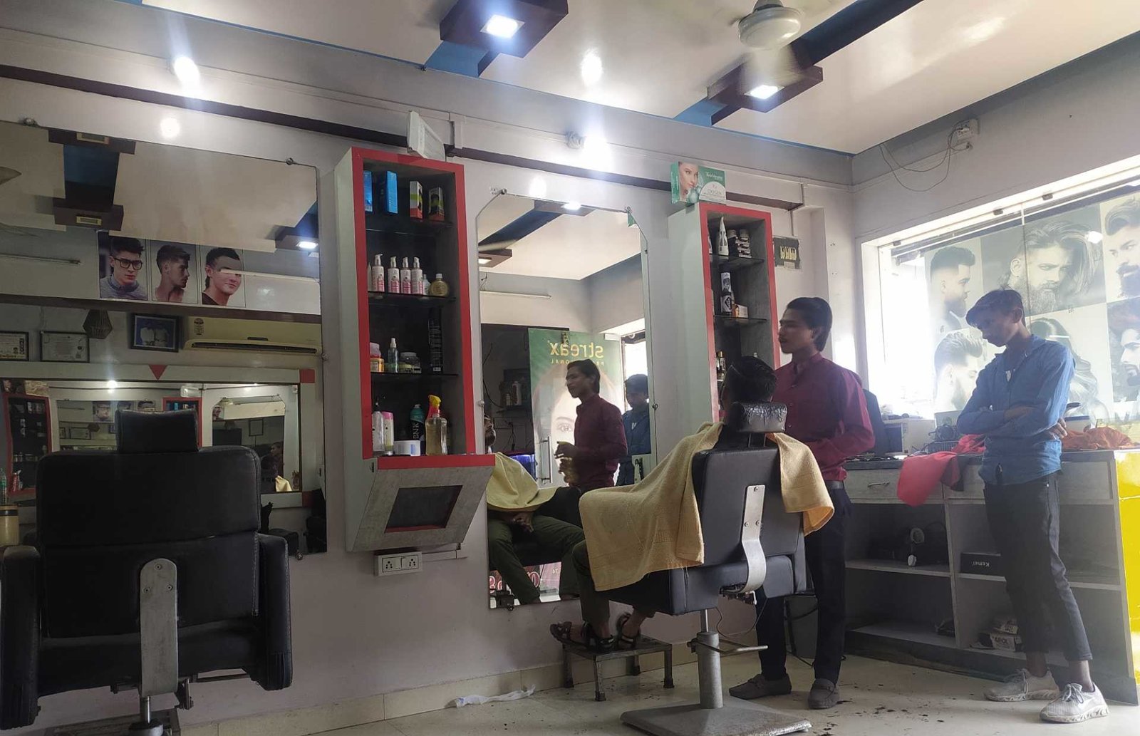 Royal Family Saloon