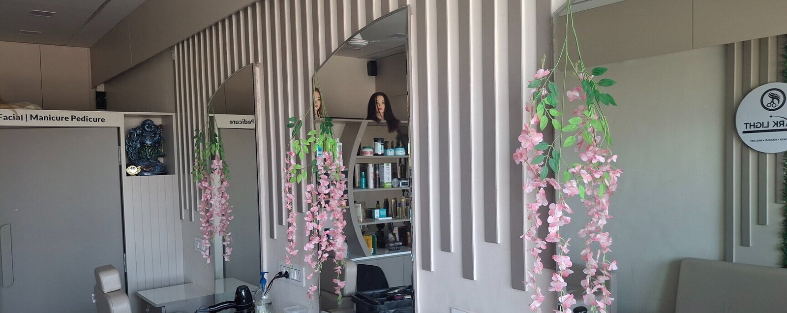 Sprk Light Unisex Salon