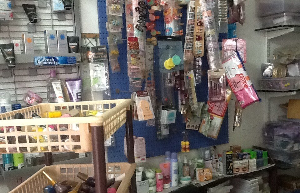 Shraddha Beauty Parlour & Cutlery
