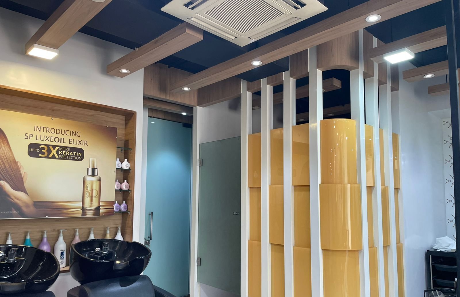 Noir Unisex Salon