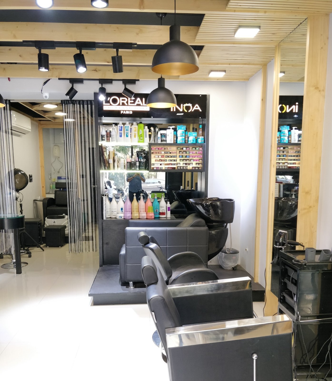 ABOUT Hair Make Up Skin Unisex Salon