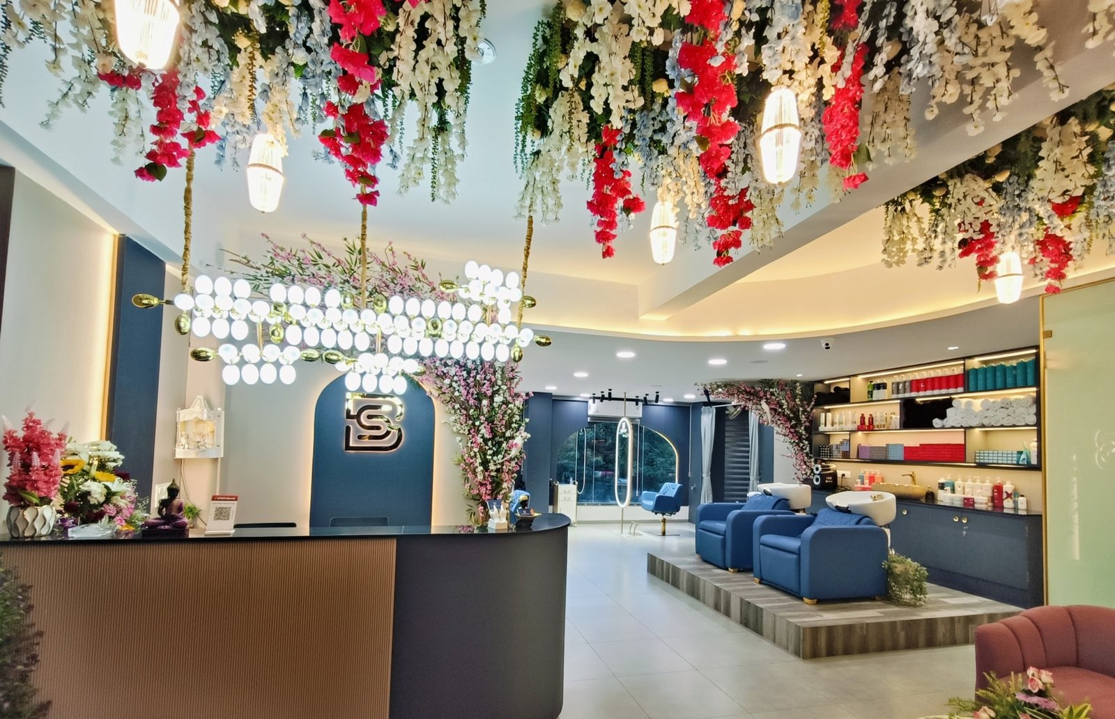 Blossom Luxurious Salon