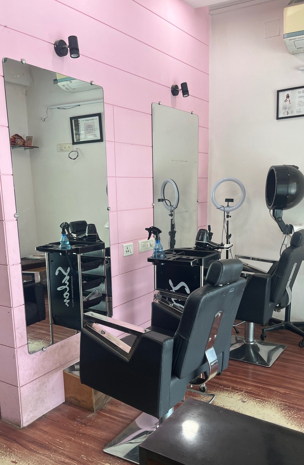 Foram's Beauty Salon & Academy