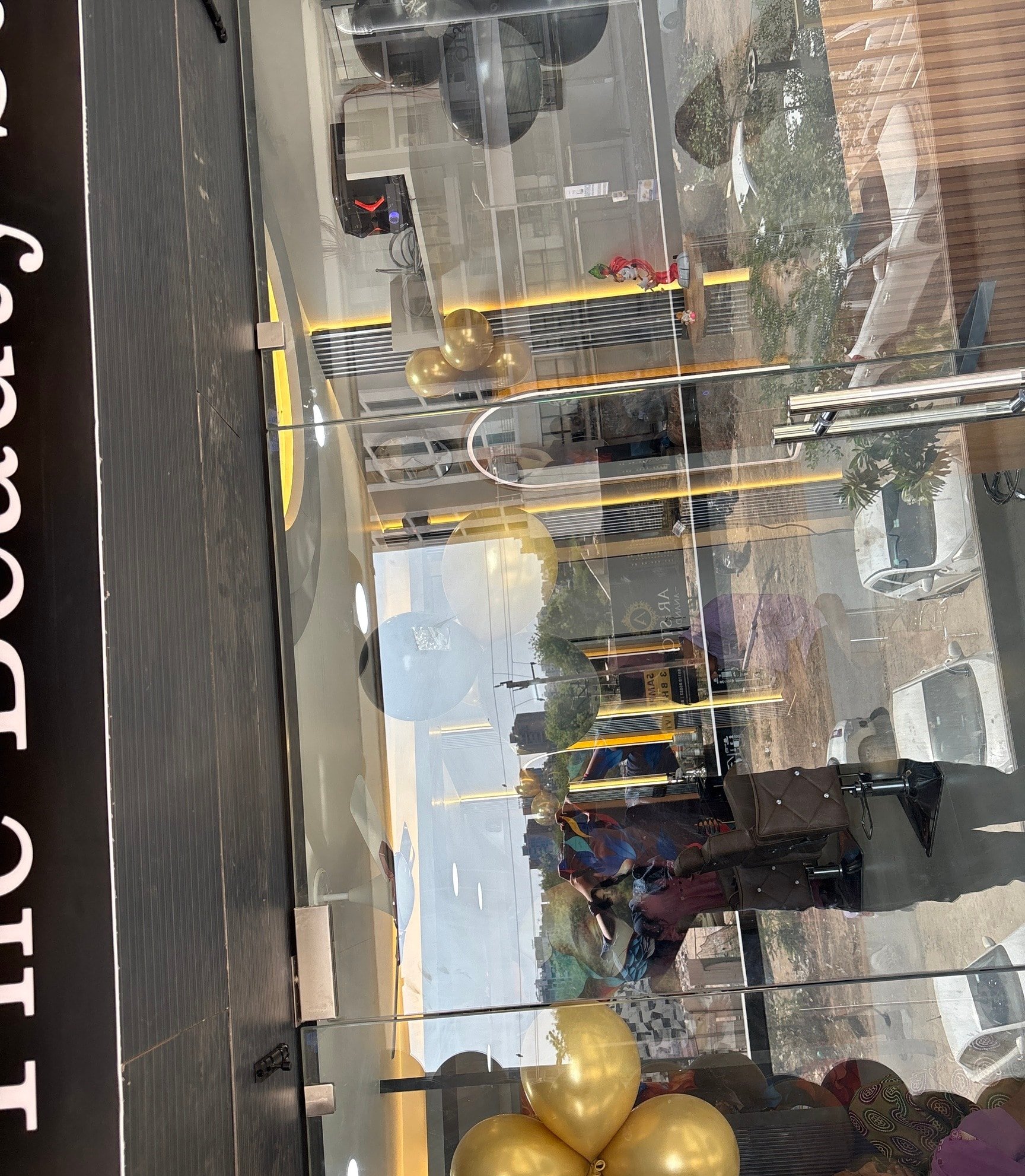 Decent The Beauty Studio