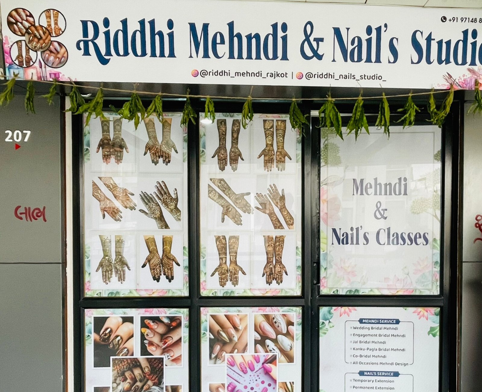 Riddhi Mehndi & Nail's Studio