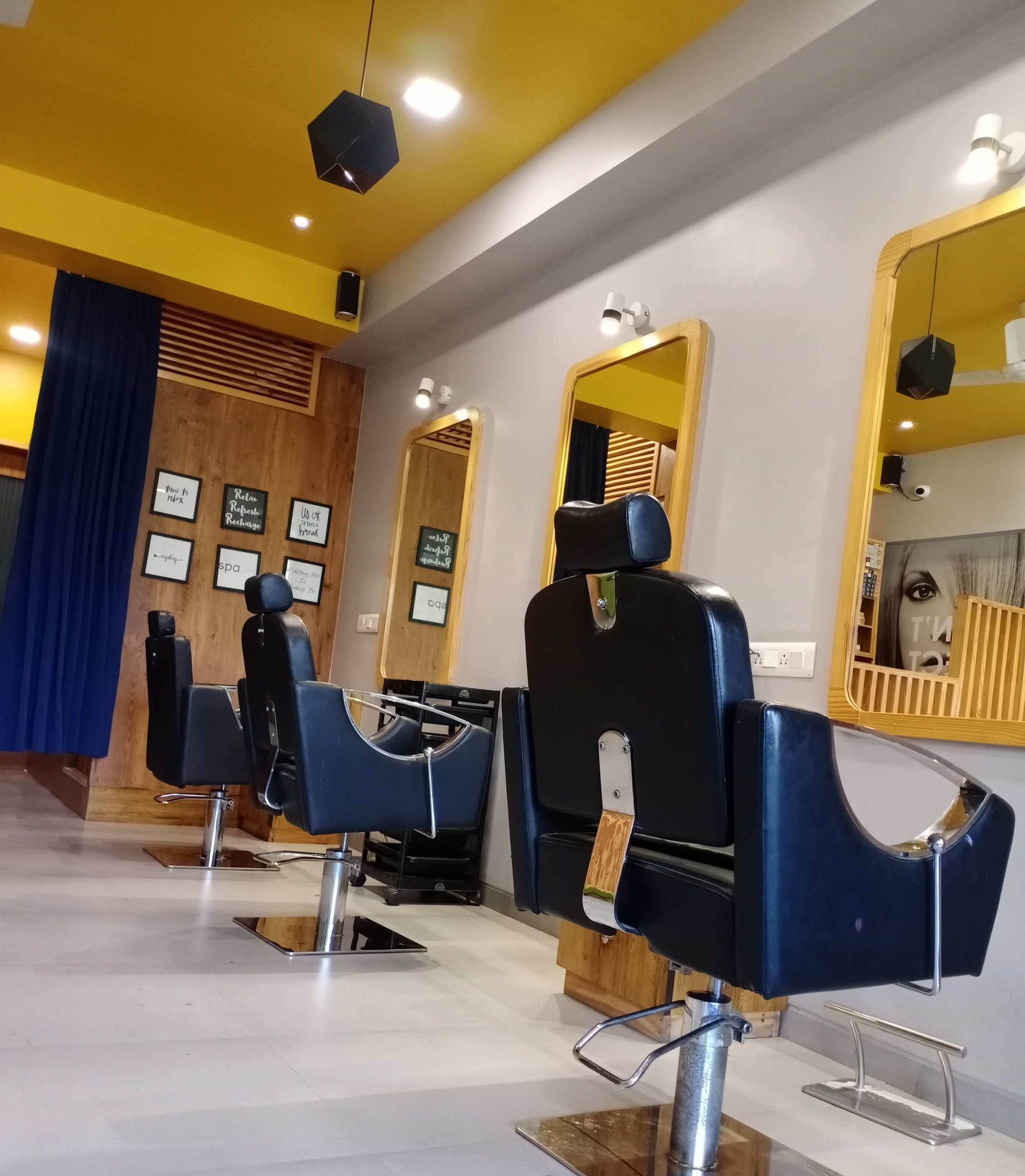 Aashi Rich Salon