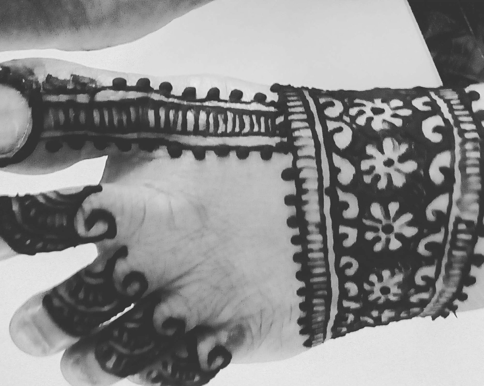 Arrus Mehndi Nail Art House