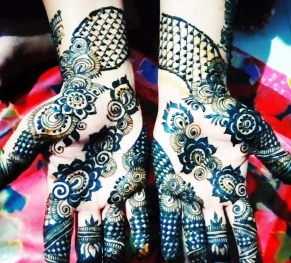 Nisha Mehndi
