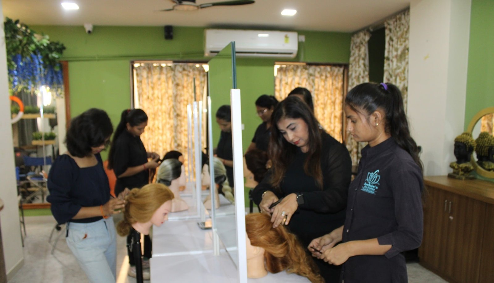 Roochies Salon - Academy & Makeup Studio
