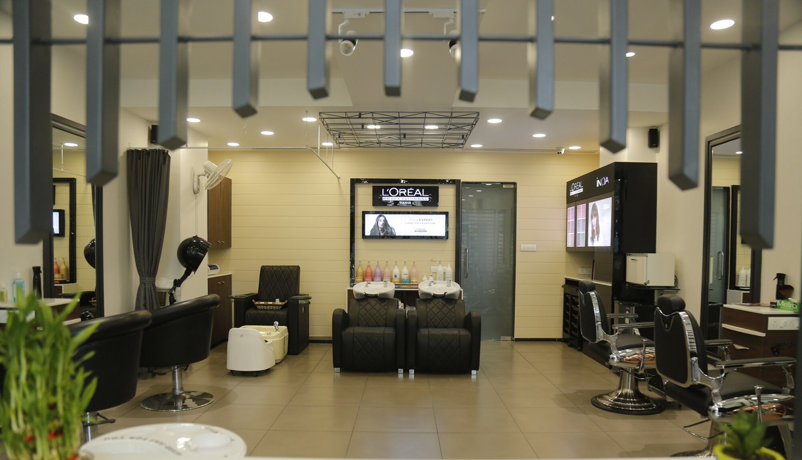 F Unisex Salon