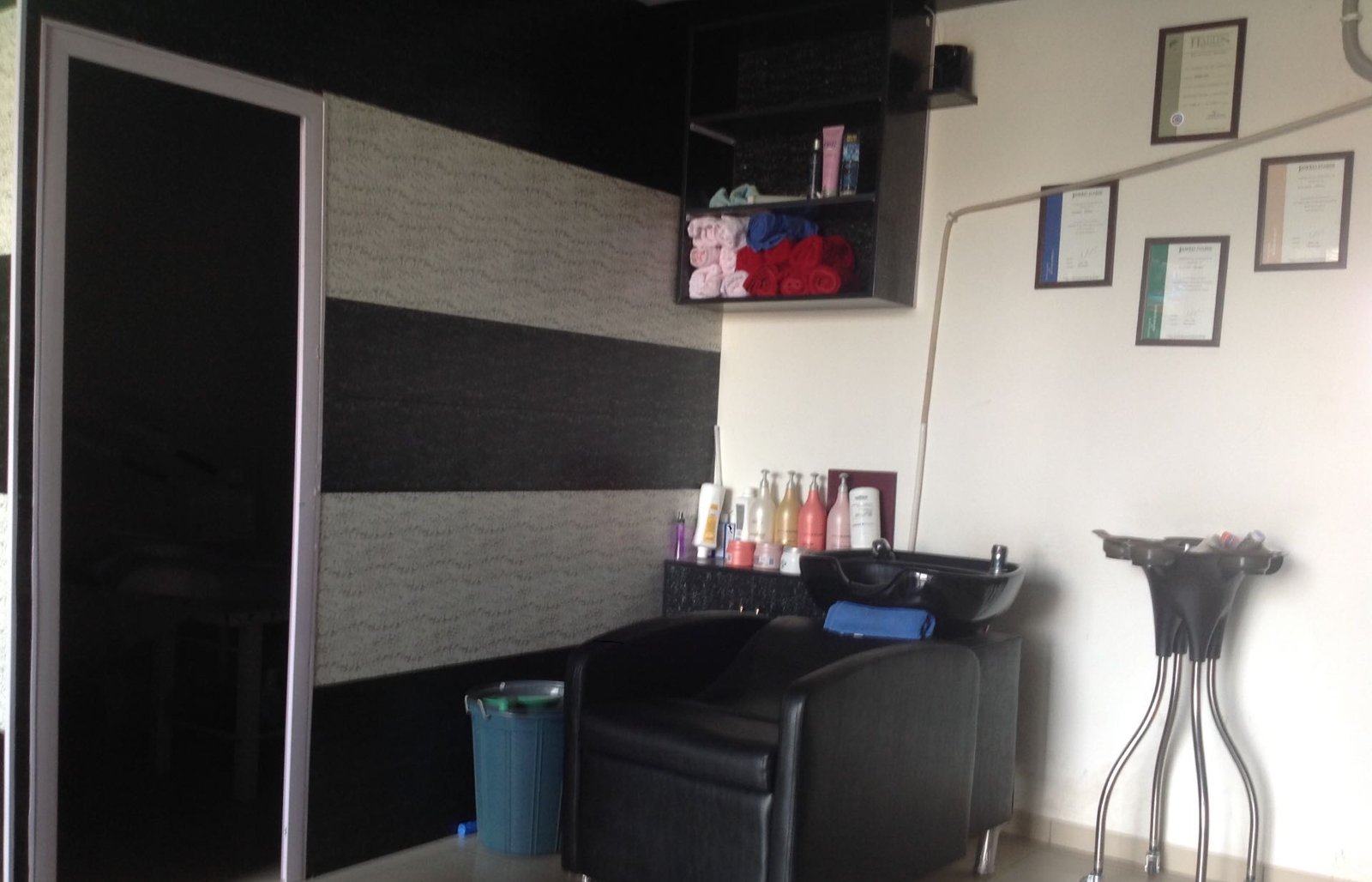 Guys & Gals Unisex Salon and Academy