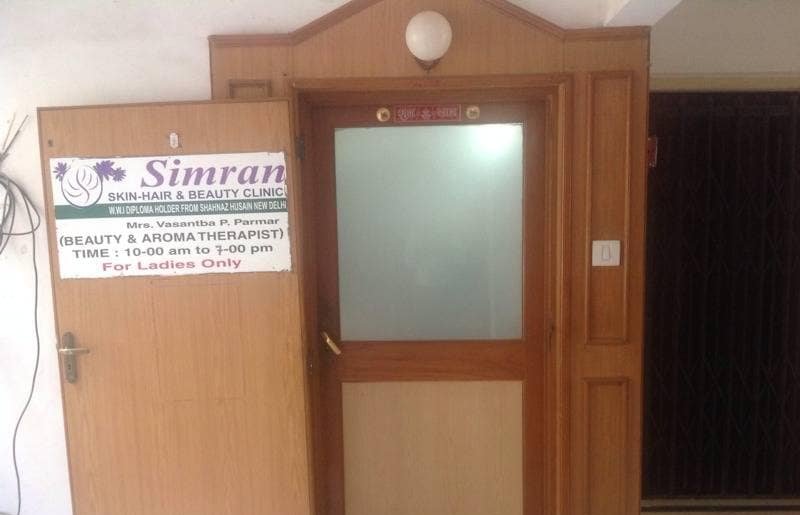 Simran Beauty Parlour And Beauty School
