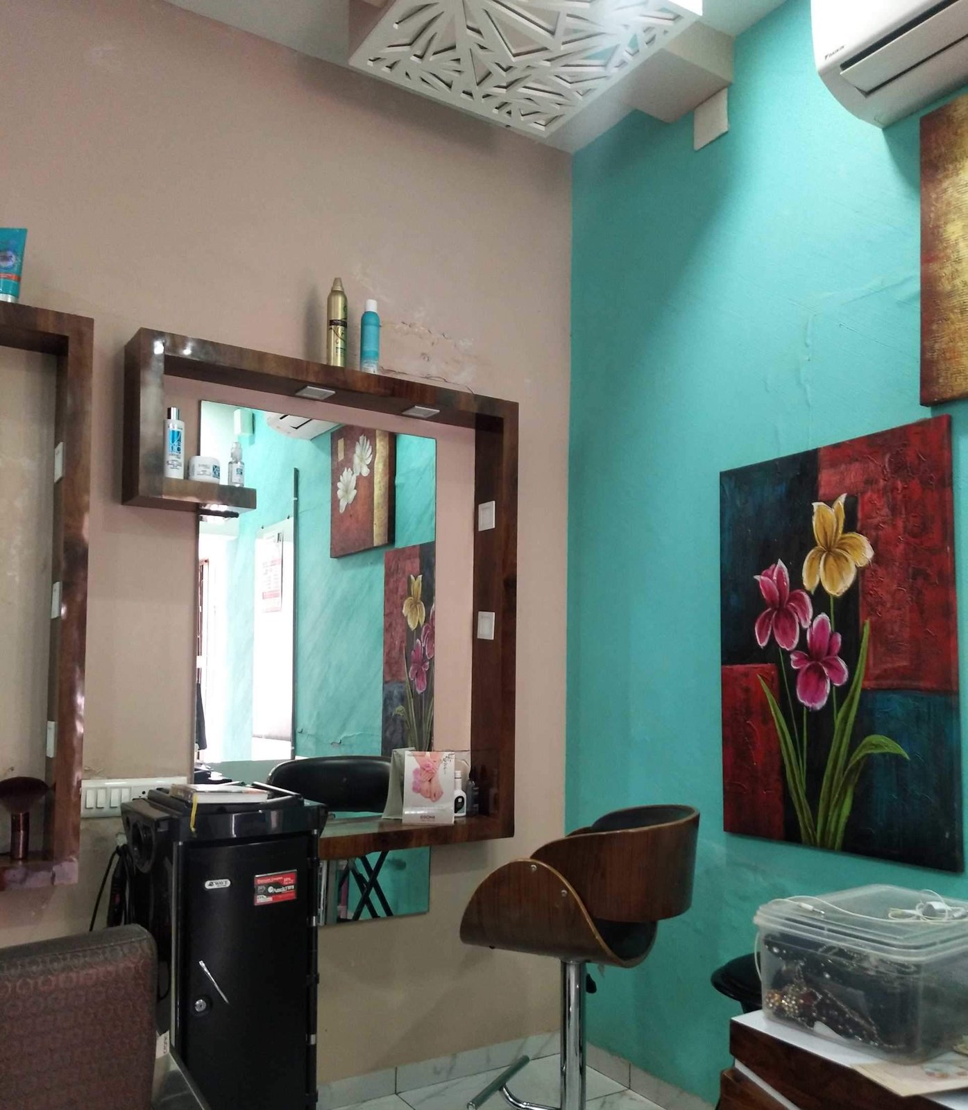 Amrittara-family Salon
