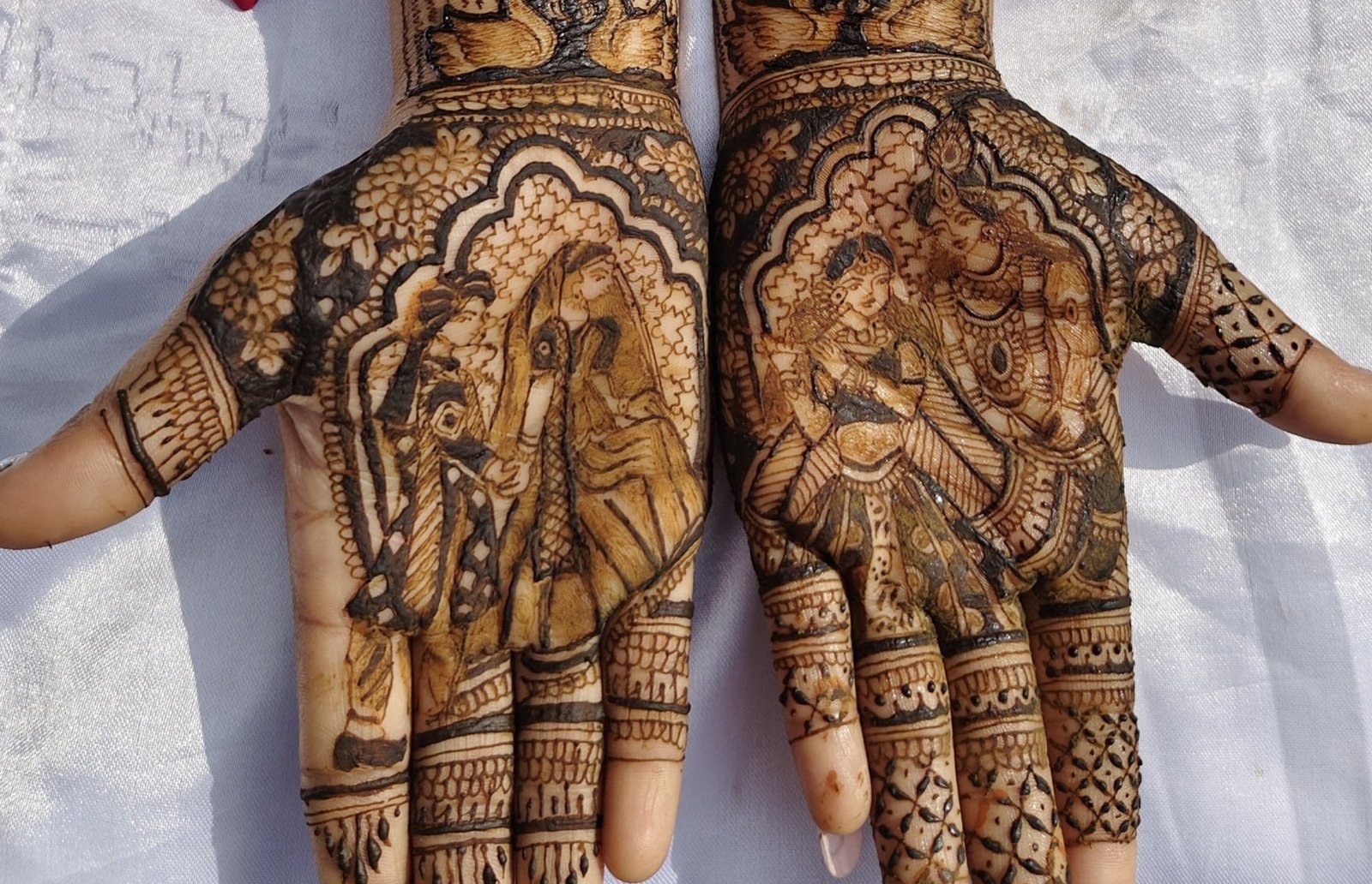 Aayushi's Mehndi Marvels