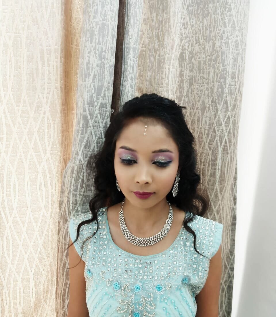 Vishakha's Makeover Studio - Naroda Branch