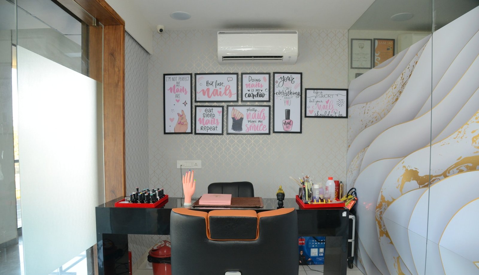 Deepa's Beauty Salon & Academy