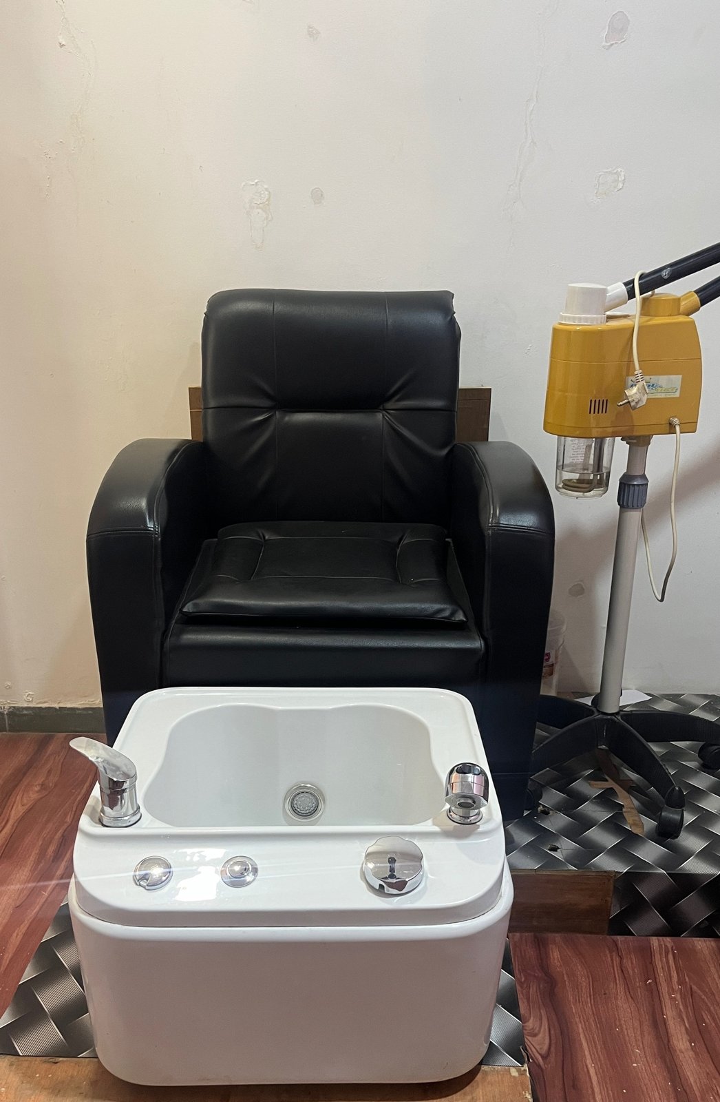 Foram's Beauty Salon & Academy