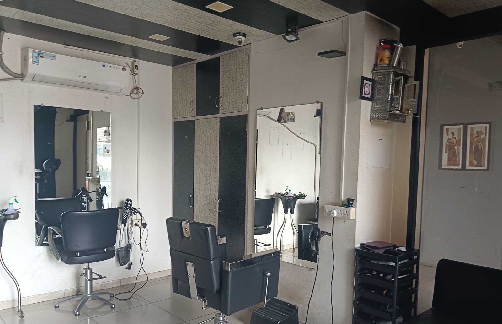 Guys & Gals Unisex Salon and Academy