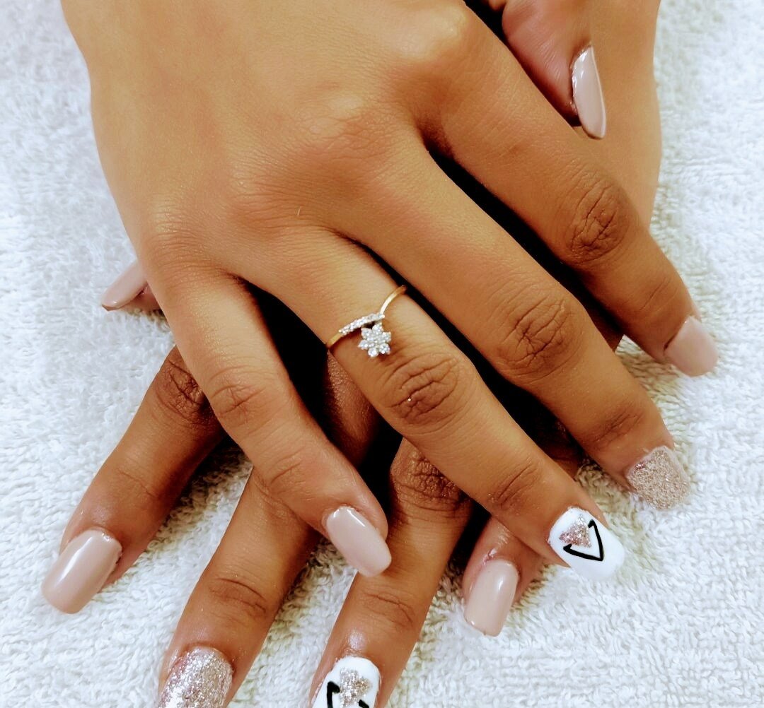 Heena Mehndi and Nail's Studio