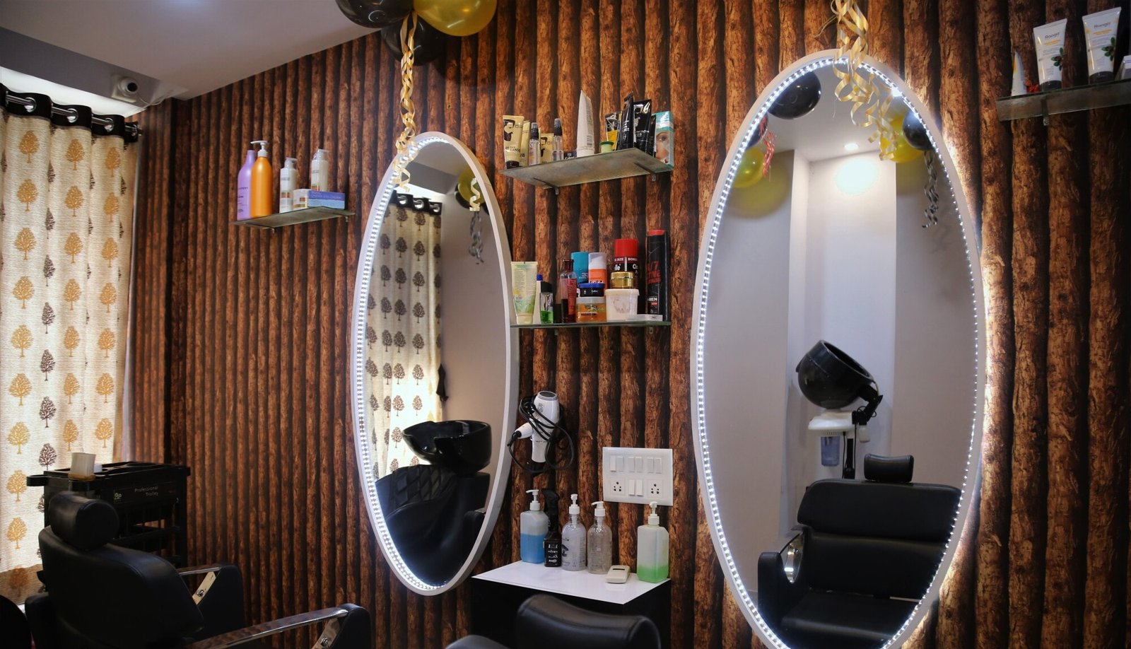 Neeva Unisex Salon