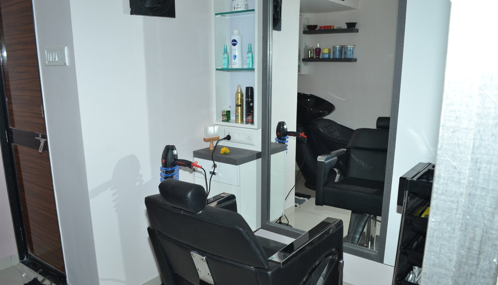 Layers the Family Salon