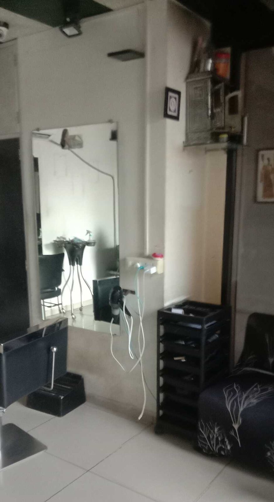 Guys & Gals Unisex Salon and Academy