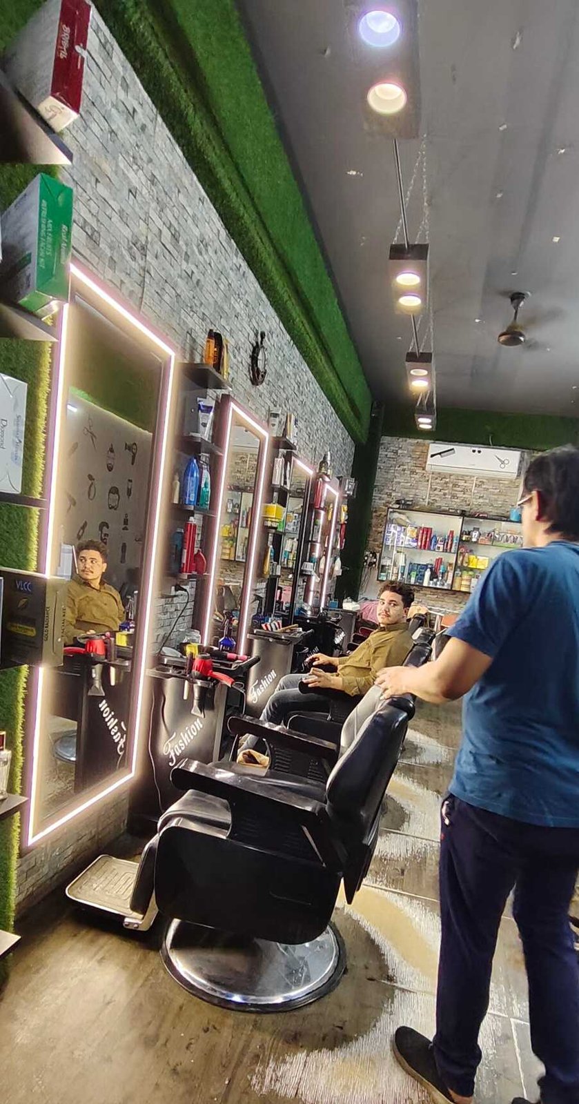 Western Look Unisex Hair Salon