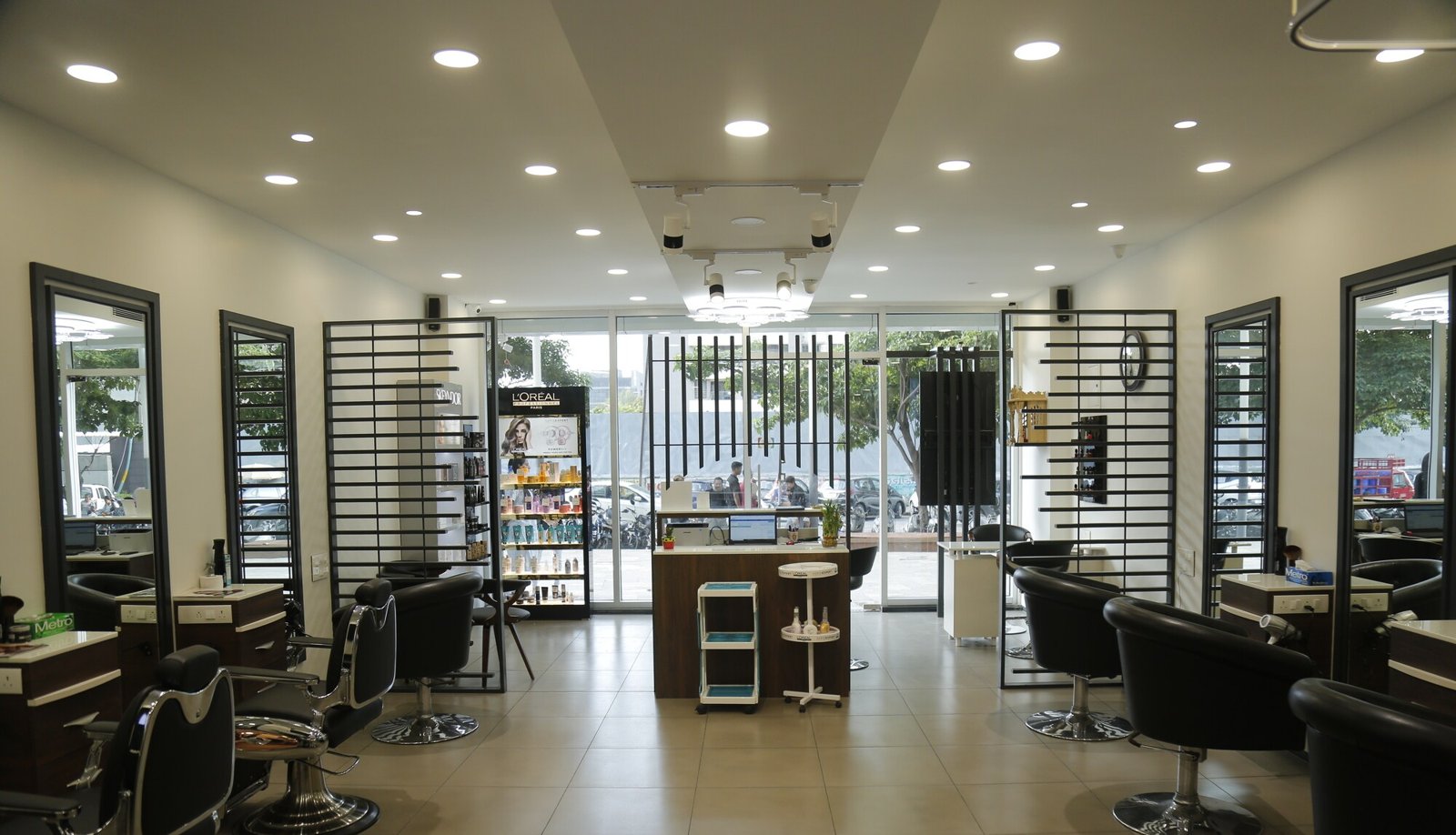 F Unisex Salon