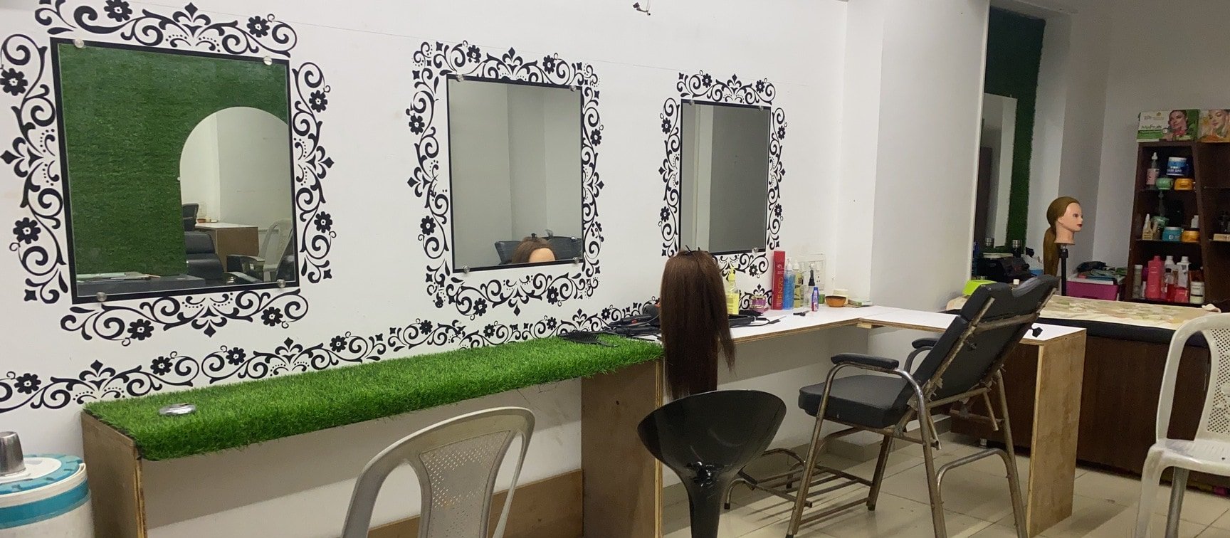 Avni Beauty Salon Care and Classes