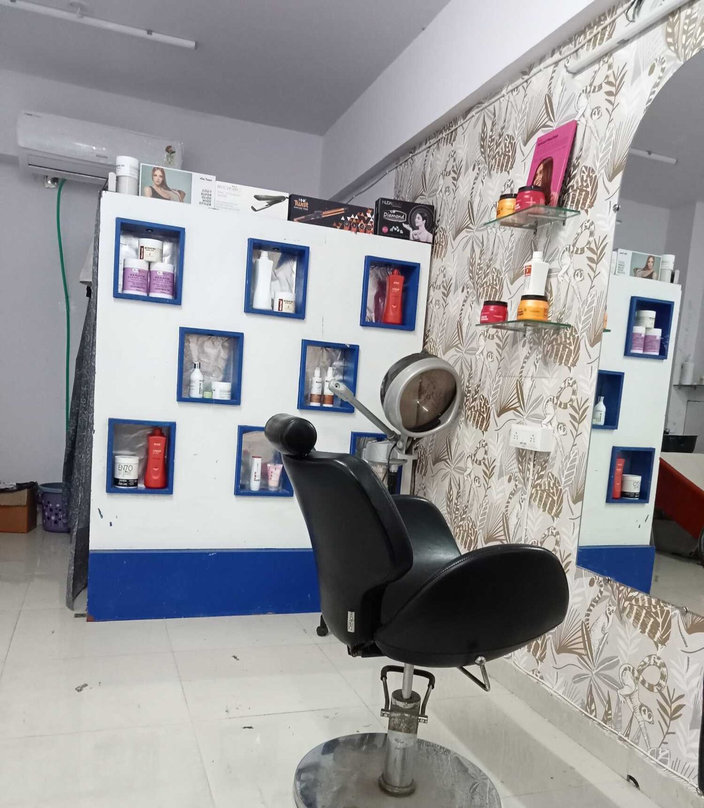 Blue & Berry Unisex Salon