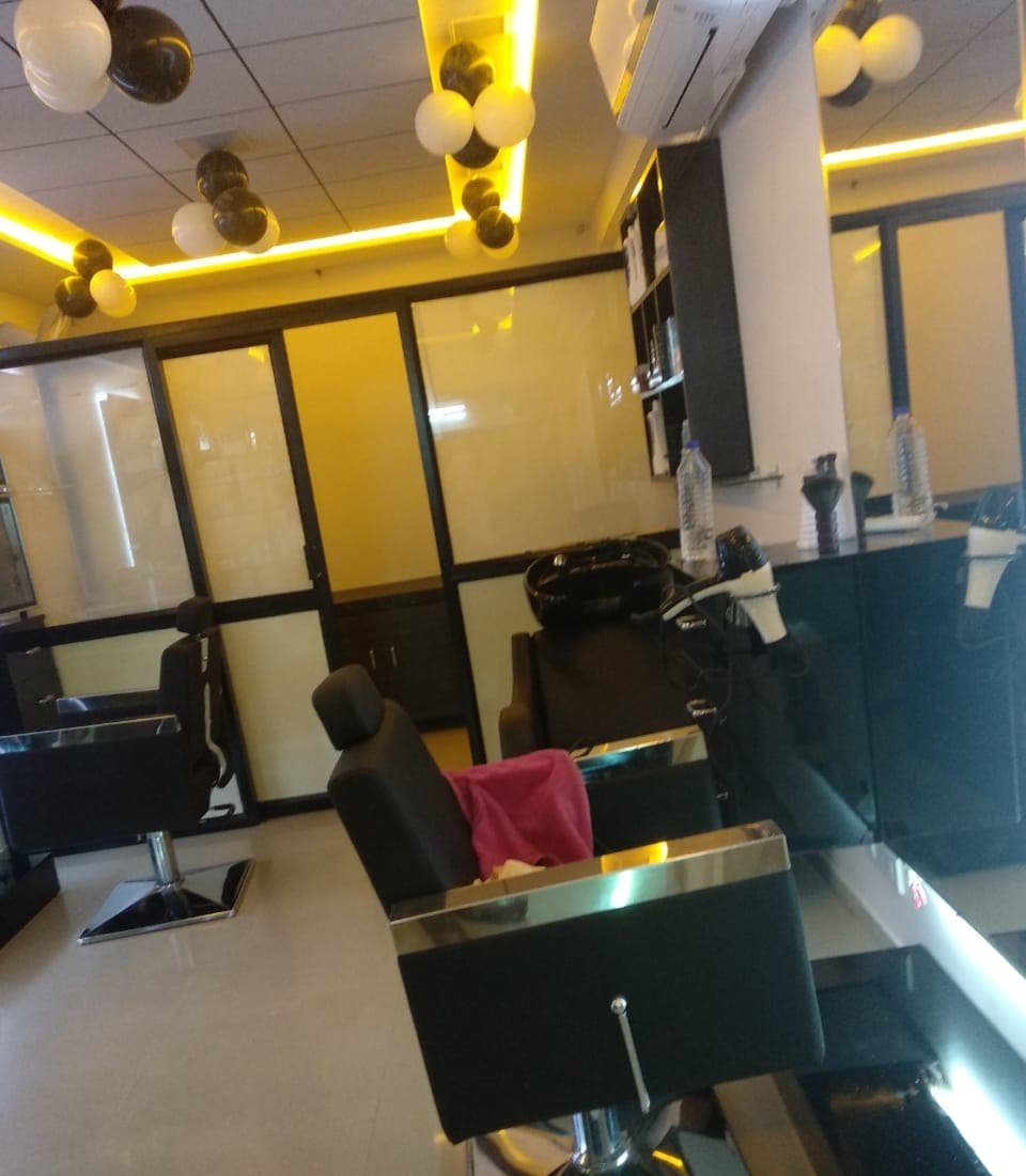 Zolly Unisex Salon