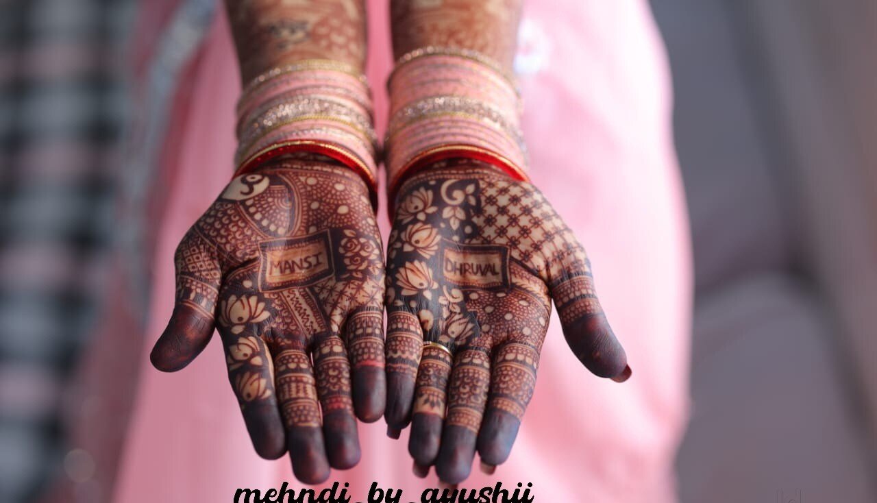Ayushi mehndi artist