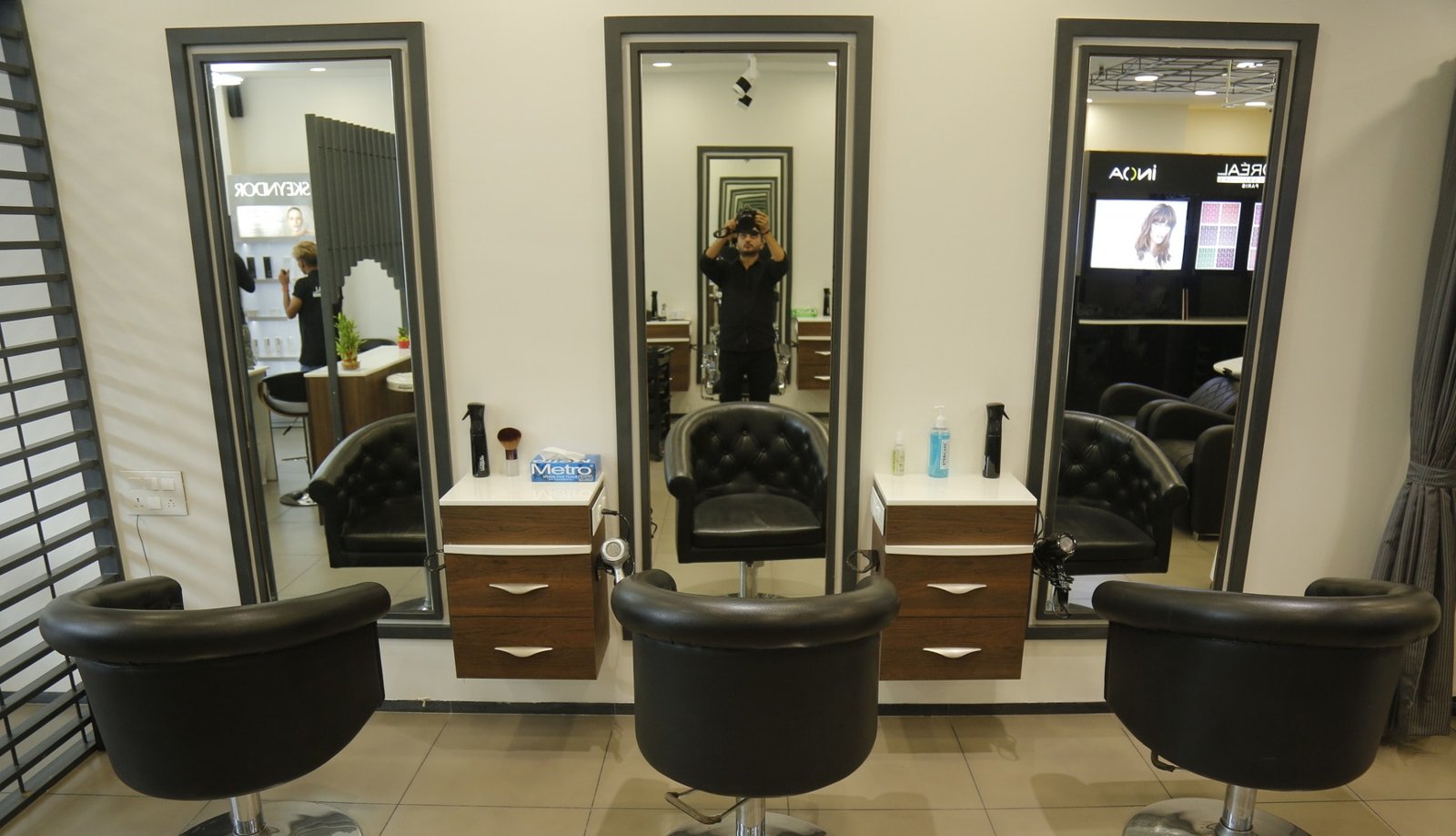 F Unisex Salon
