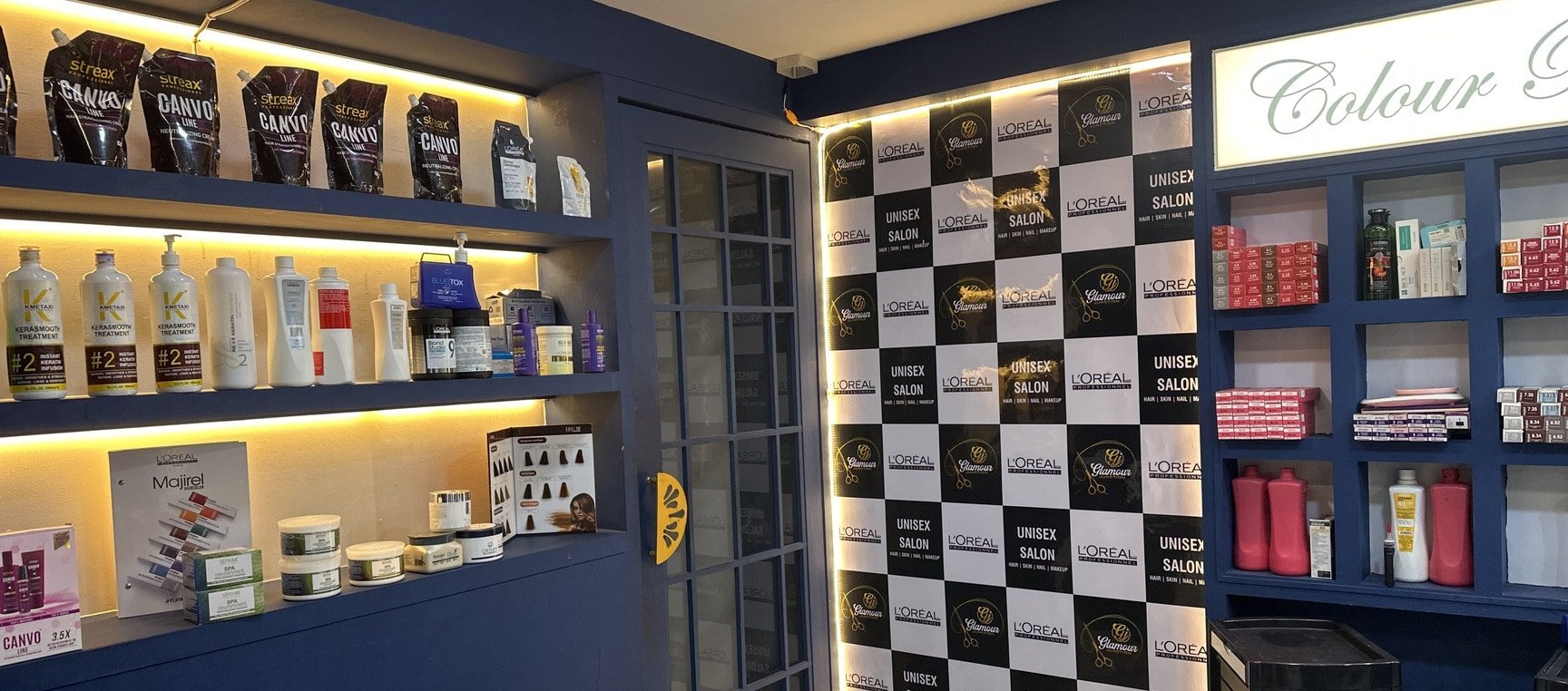 Glamour Junction Unisex Saloon