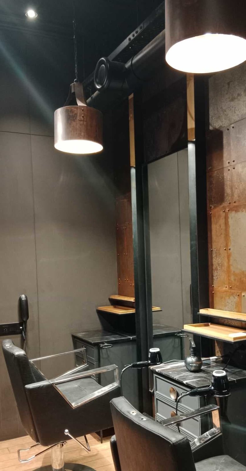 Metro The Salon