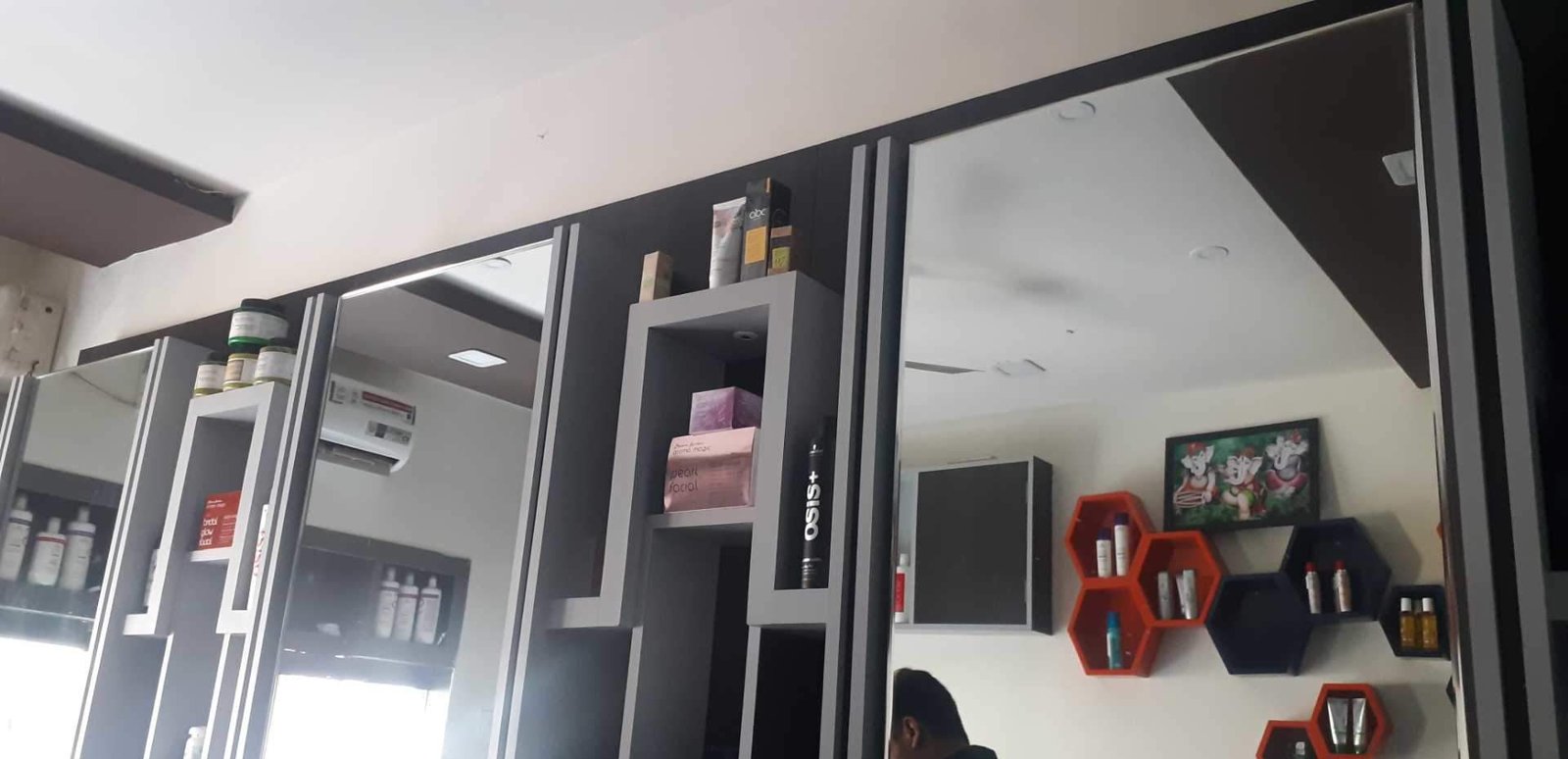 The Faded De Coiffure Unisex Salon