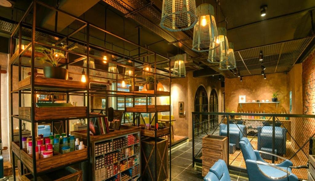 Shades & Mirrors Salon