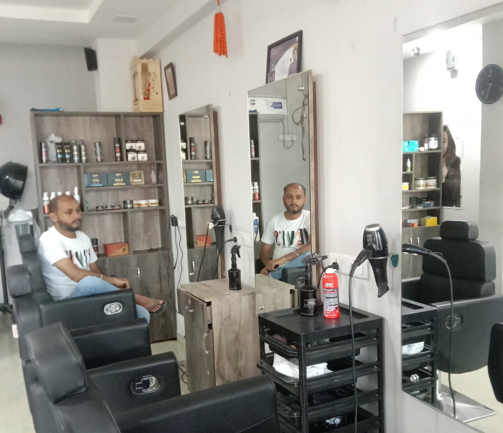 Sd Unisex Salon