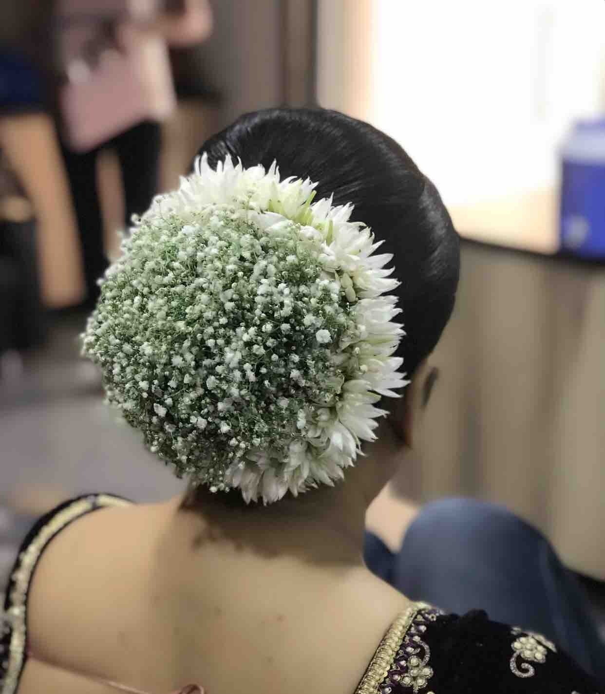 Aayu Beauty World & Classes