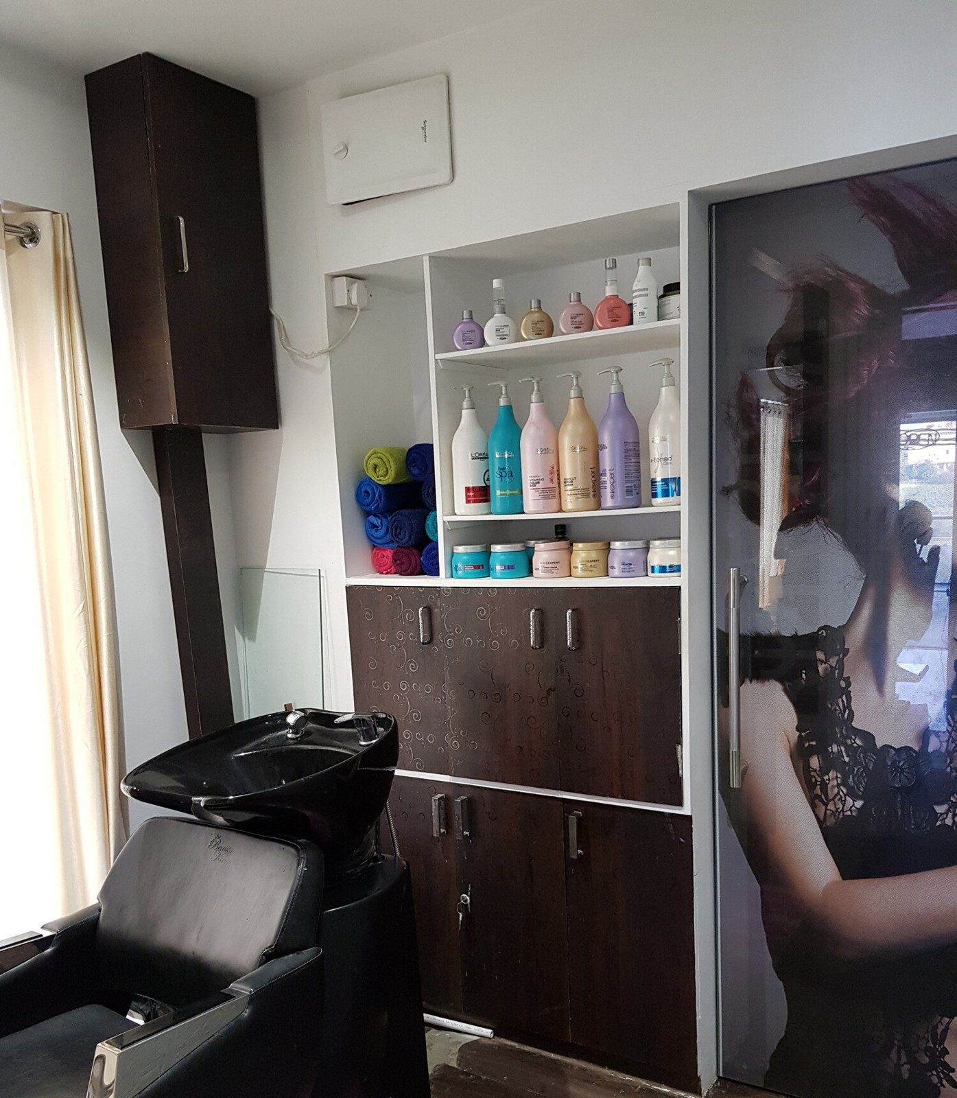 Deeps Unisex Salon